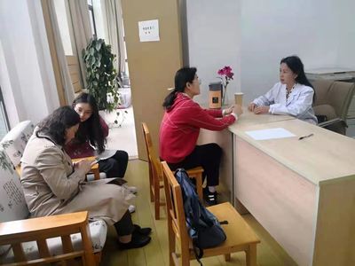 我校邀請醫院專家來校開展健康體檢咨詢服務